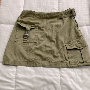 FOREVER 21 CARGO YK2 GREEN MINI SKIRT SIZE S